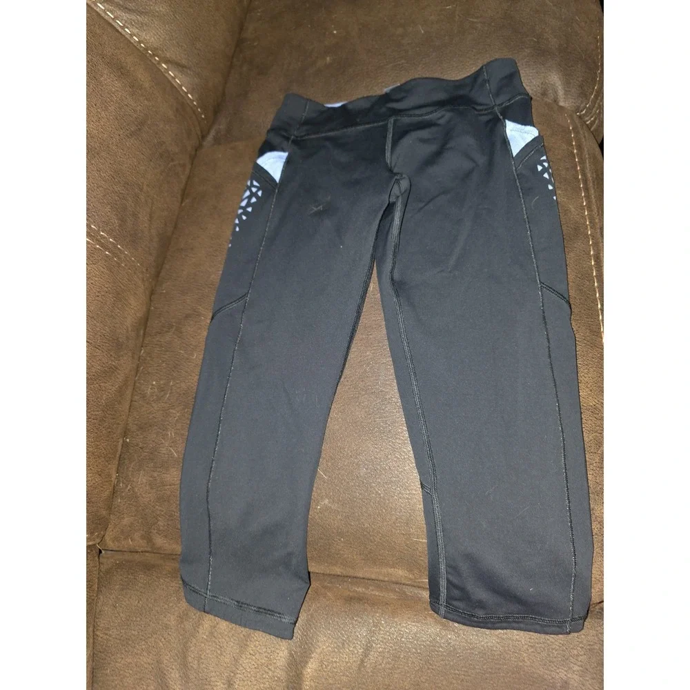 Ivivva by Lululemon girls size 14 cropped leggings geometric pattern athletic